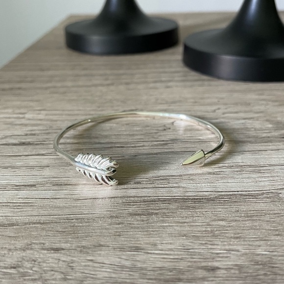 Stella & Dot Gilded Arrow Bracelet - Picture 1 of 7